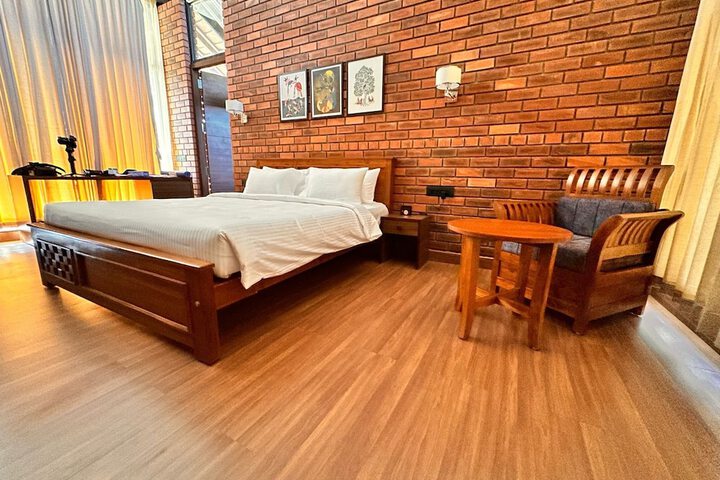Room 9 of 97