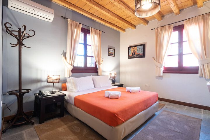 Room 9 of 34