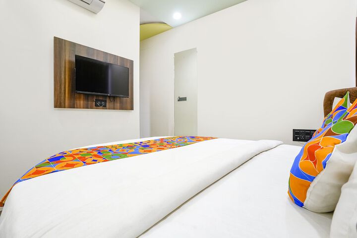 Room 11 of 25