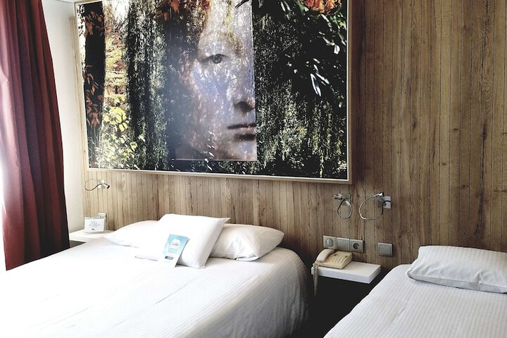 Room 21 of 42