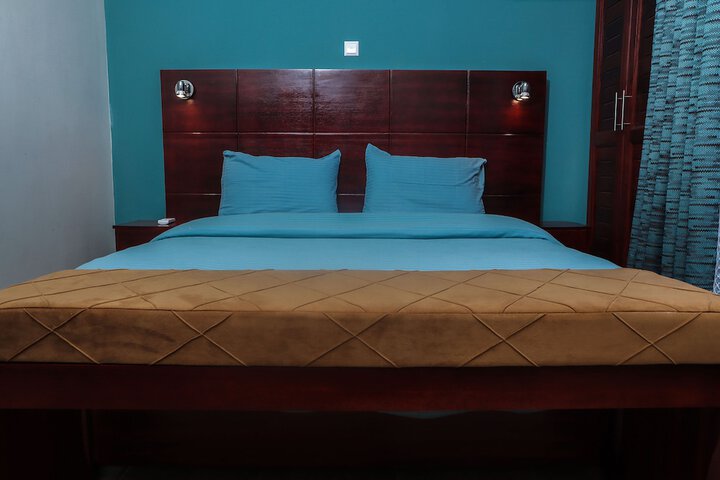 Room 3 of 16