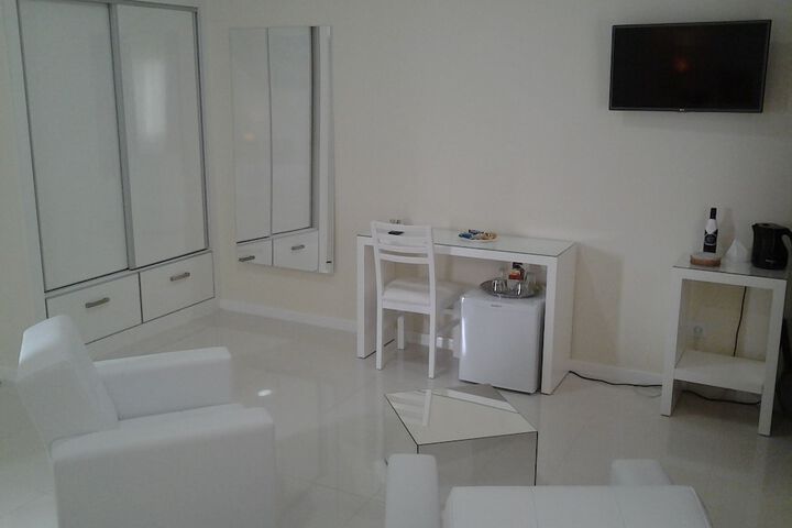 Room 32 of 63