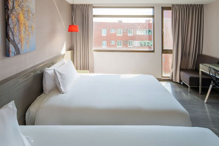 Room 21 of 120