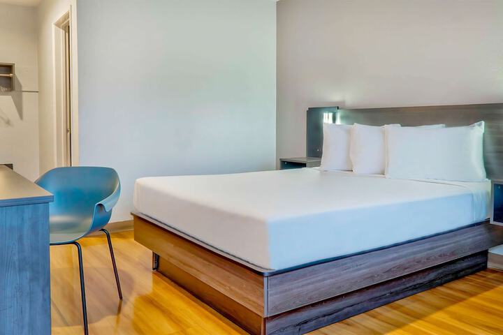 1 Queen Bed Refrigerator (5 of 5)