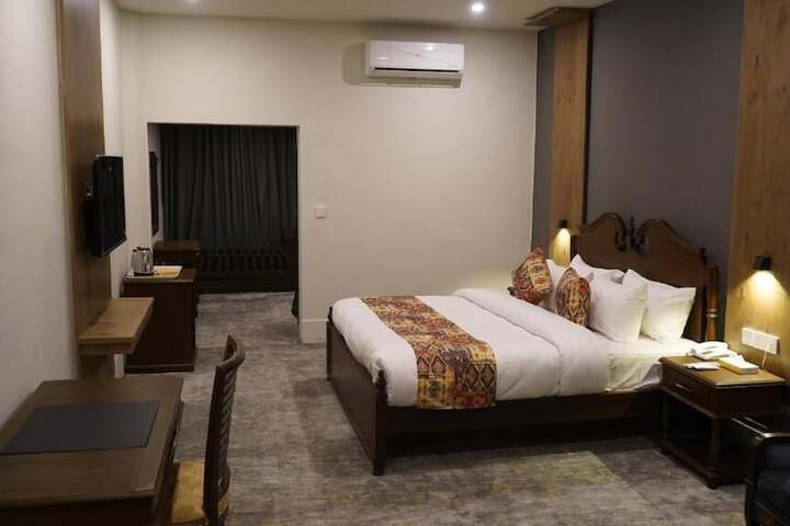 Room 8 of 52