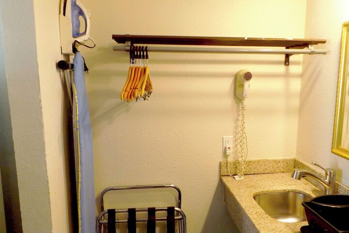 1 King Bed Kitchen (5 of 9)