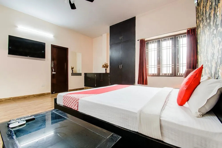 Room 3 of 12