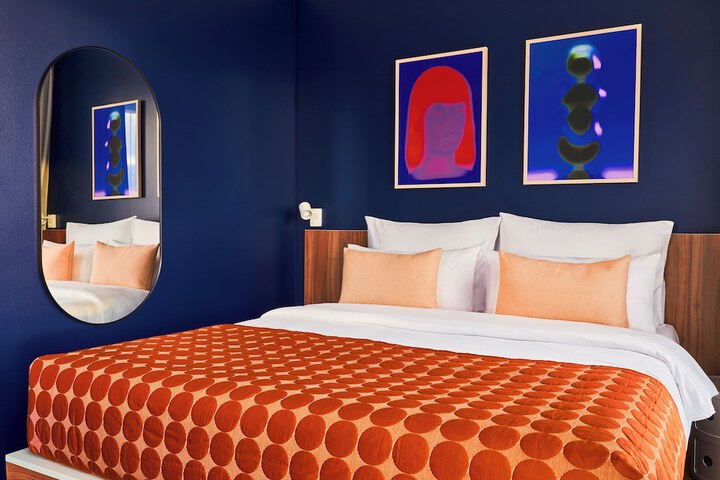 Room 14 of 80