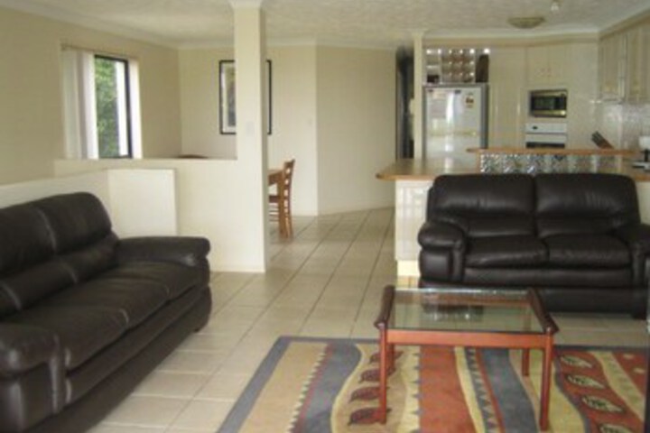 Room 4 of 9