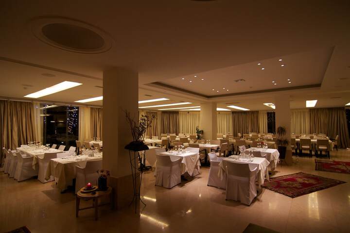 Dining 29 of 49
