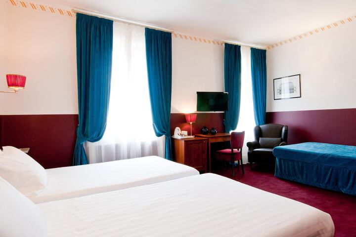 Room 10 of 50