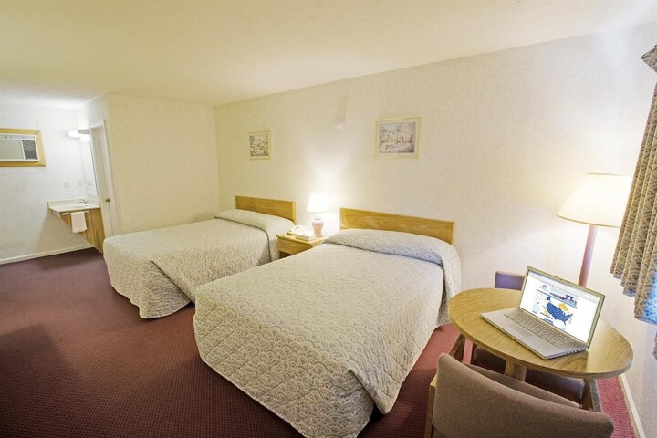 2 Queen Beds (2 of 10)