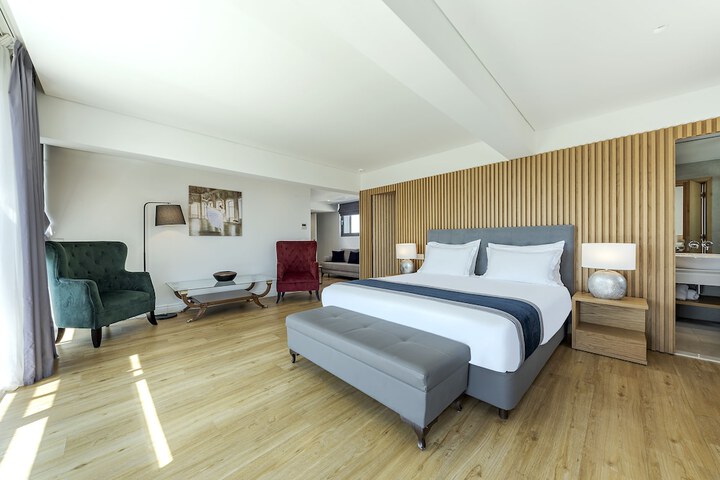 Room 25 of 86