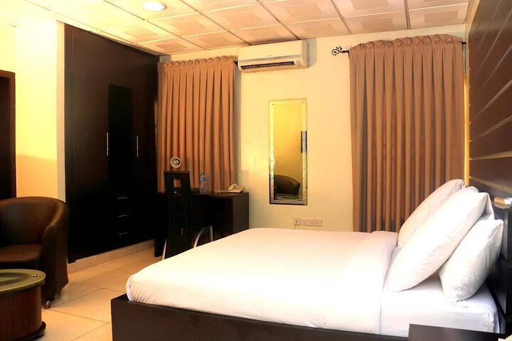 Room 20 of 37