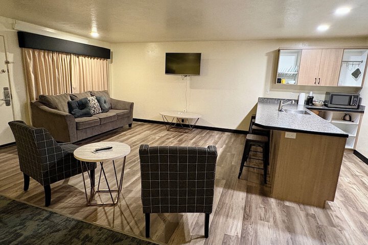 Room 17 of 38