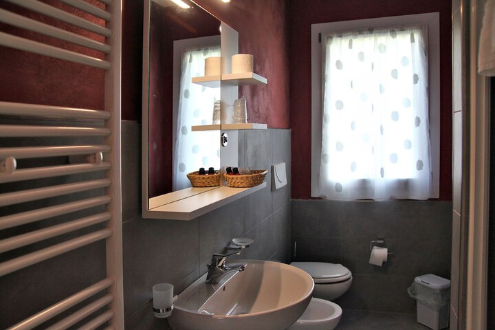 Room 12 of 26