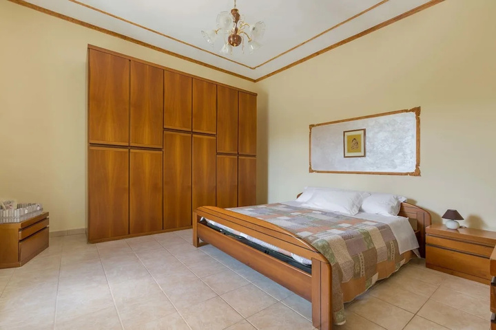 Room 4 of 19