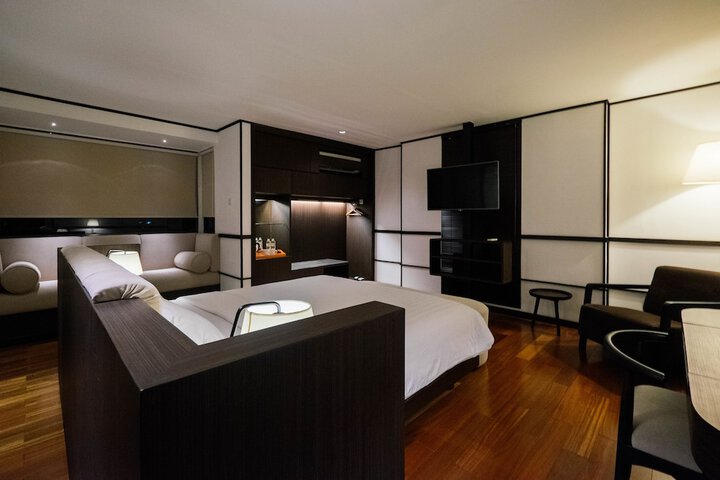Room 13 of 63