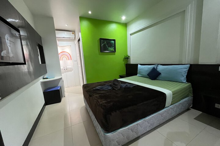 Room 12 of 42