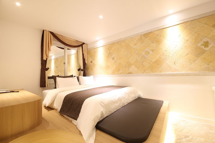 Room 20 of 65