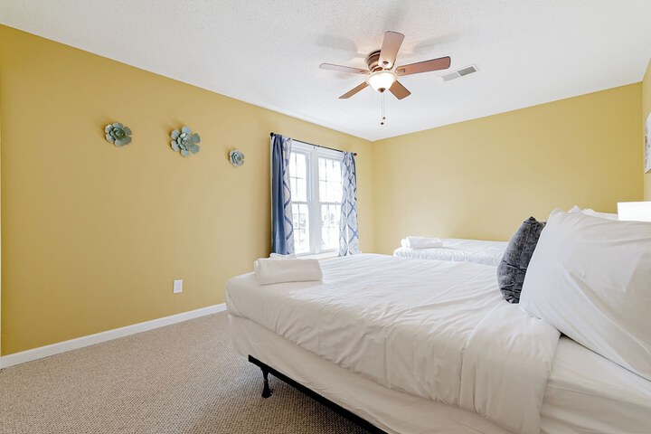 Room 3 of 40