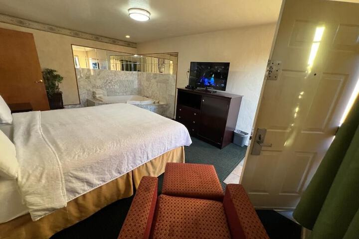 Room 6 of 23