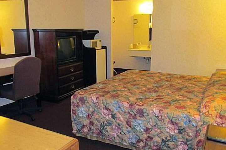 Room 5 of 8