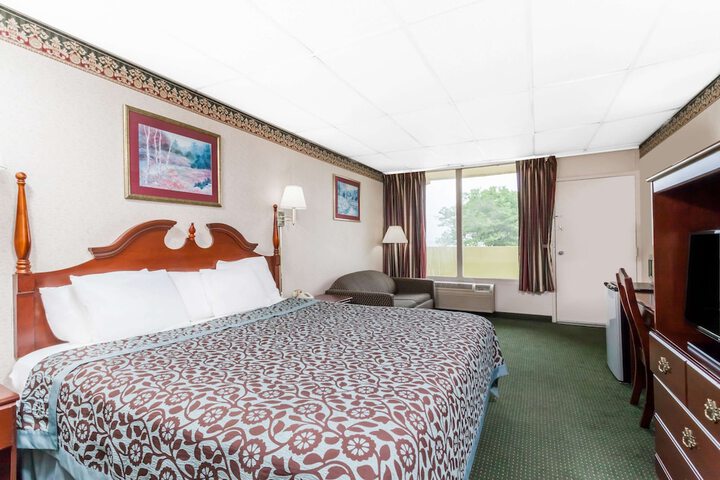 Room 5 of 20