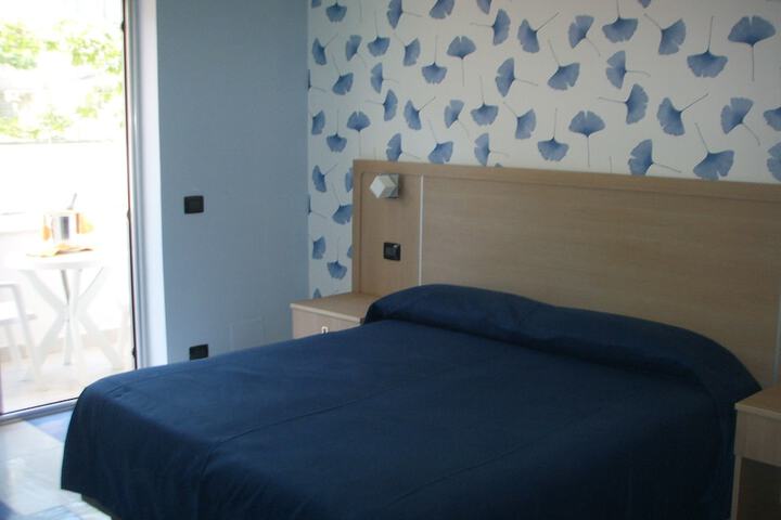 Room 5 of 33