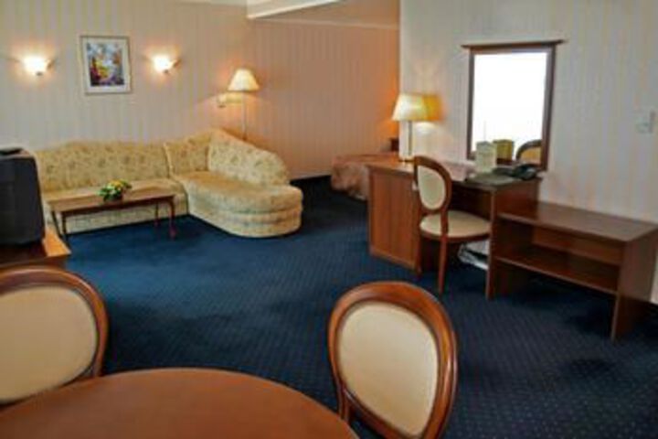 Room 15 of 38