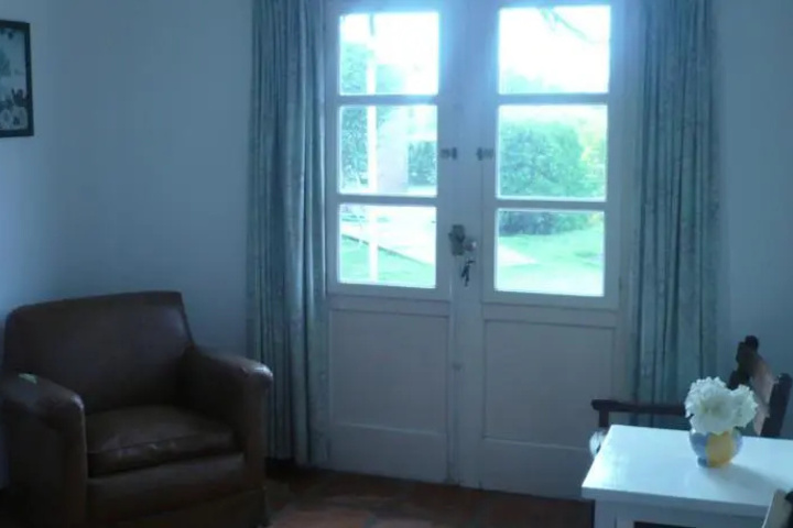 Room 2 of 10