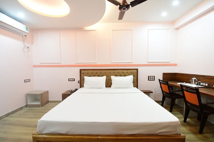 Room 9 of 25