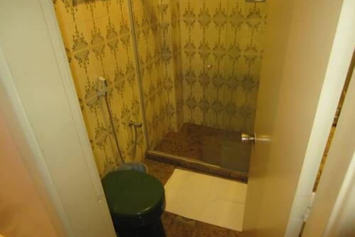 Room 30 of 43