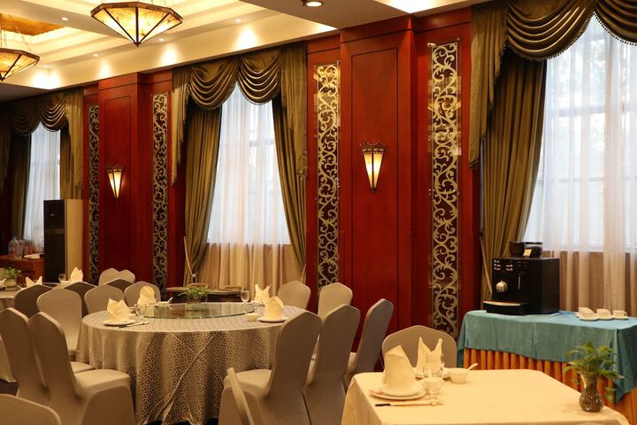 Dining 50 of 64