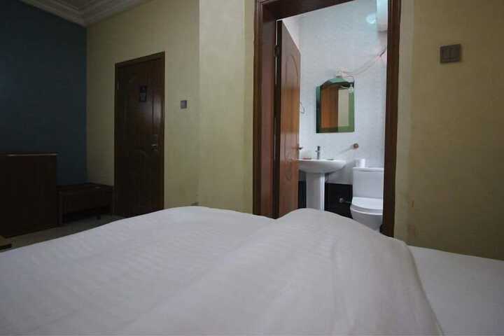Room 2 of 19