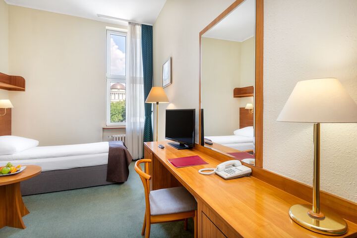 Room 5 of 32