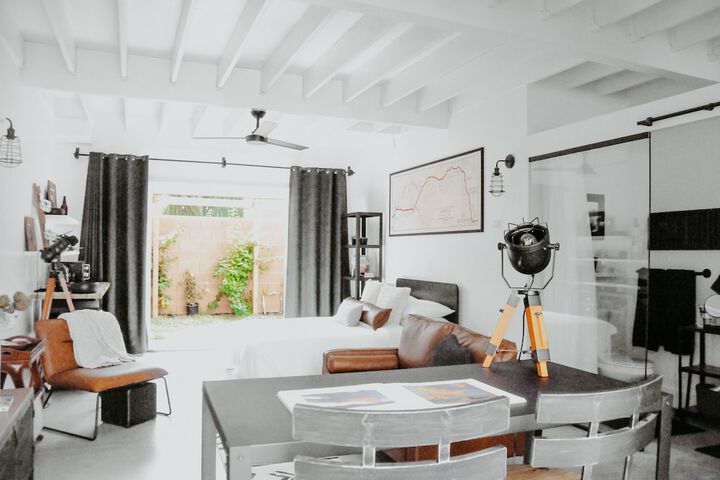 Room 21 of 230