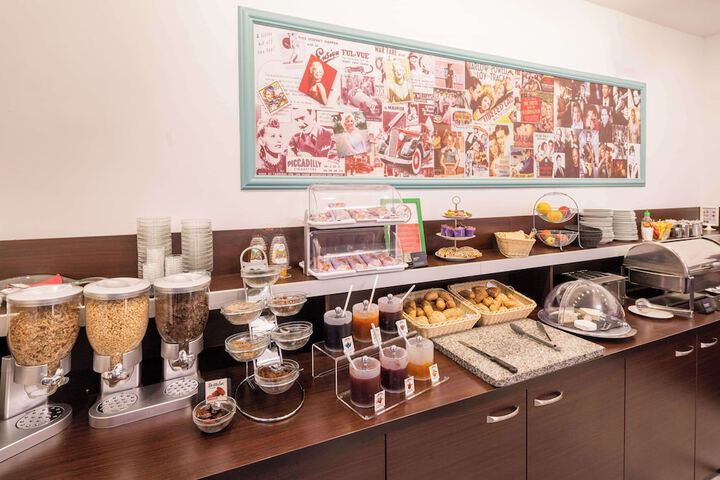 Breakfast/Coffee Service 66 of 78