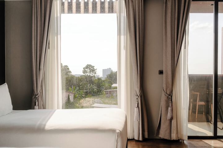 Room 5 of 216