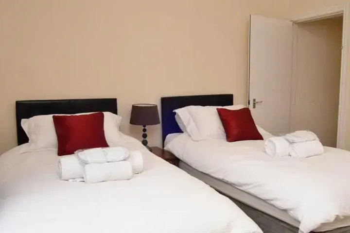 Room 8 of 10