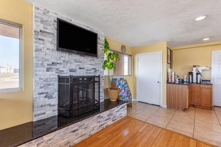 Breakfast/Coffee Service 25 of 32