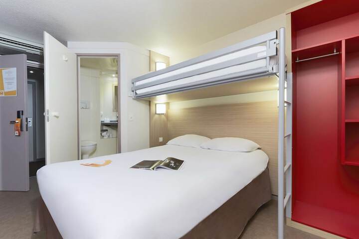 Room 6 of 28