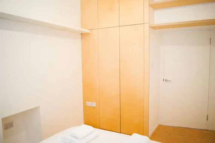 Room 4 of 12