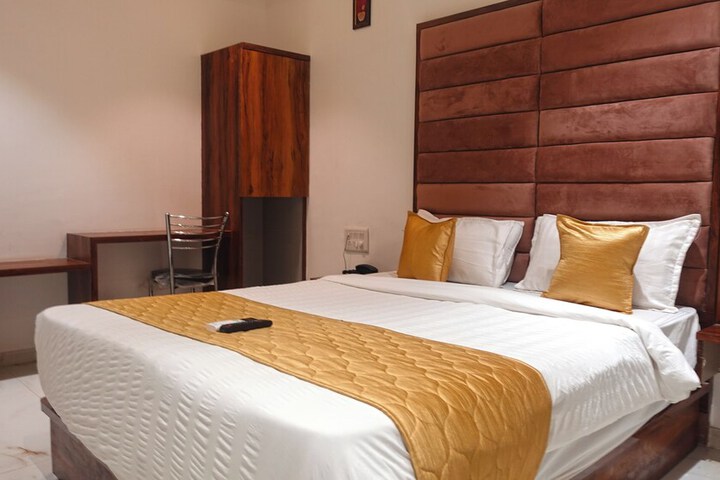 Room 12 of 23