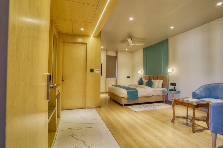 Room 11 of 38
