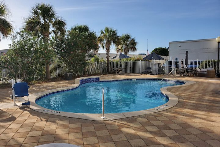 Pool 38 of 60
