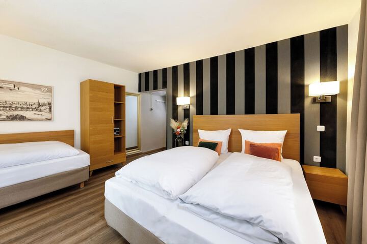 Room 7 of 51