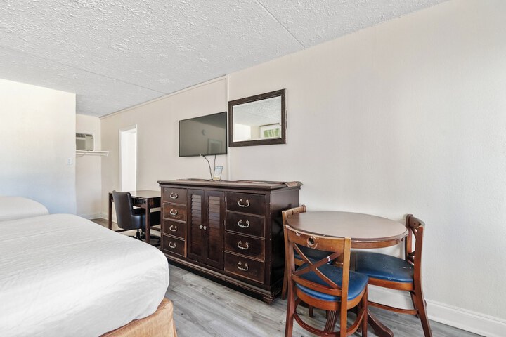 Room 15 of 33