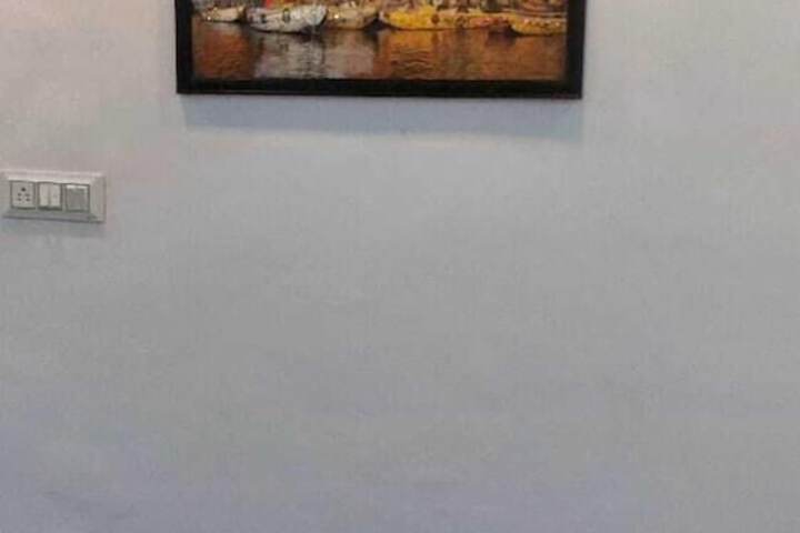 Room 11 of 18
