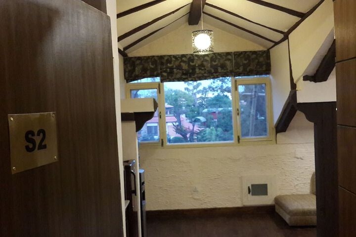Room 10 of 37